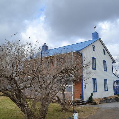 Gite Au Toit Bleu Bed and Breakfast Sainte-Famille Exterior foto
