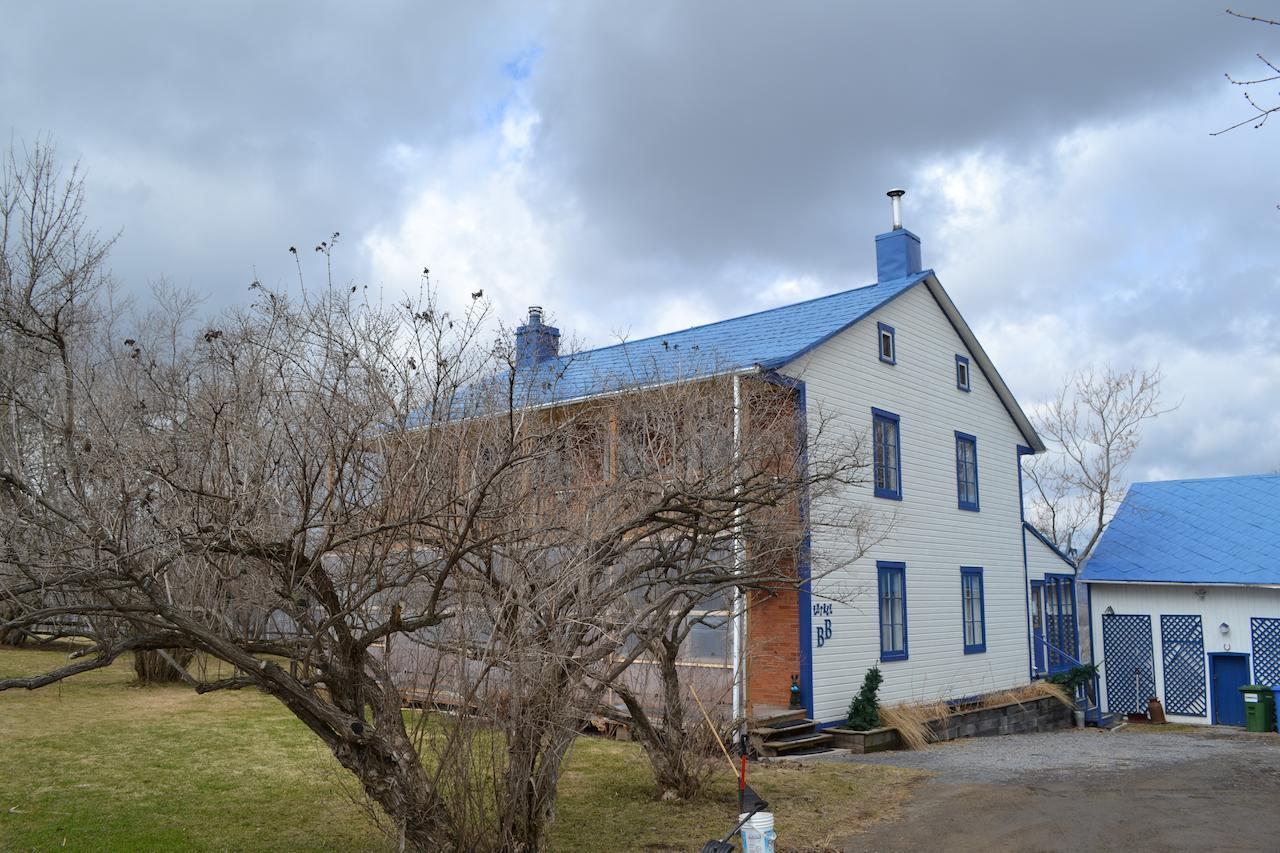 Gite Au Toit Bleu Bed and Breakfast Sainte-Famille Exterior foto